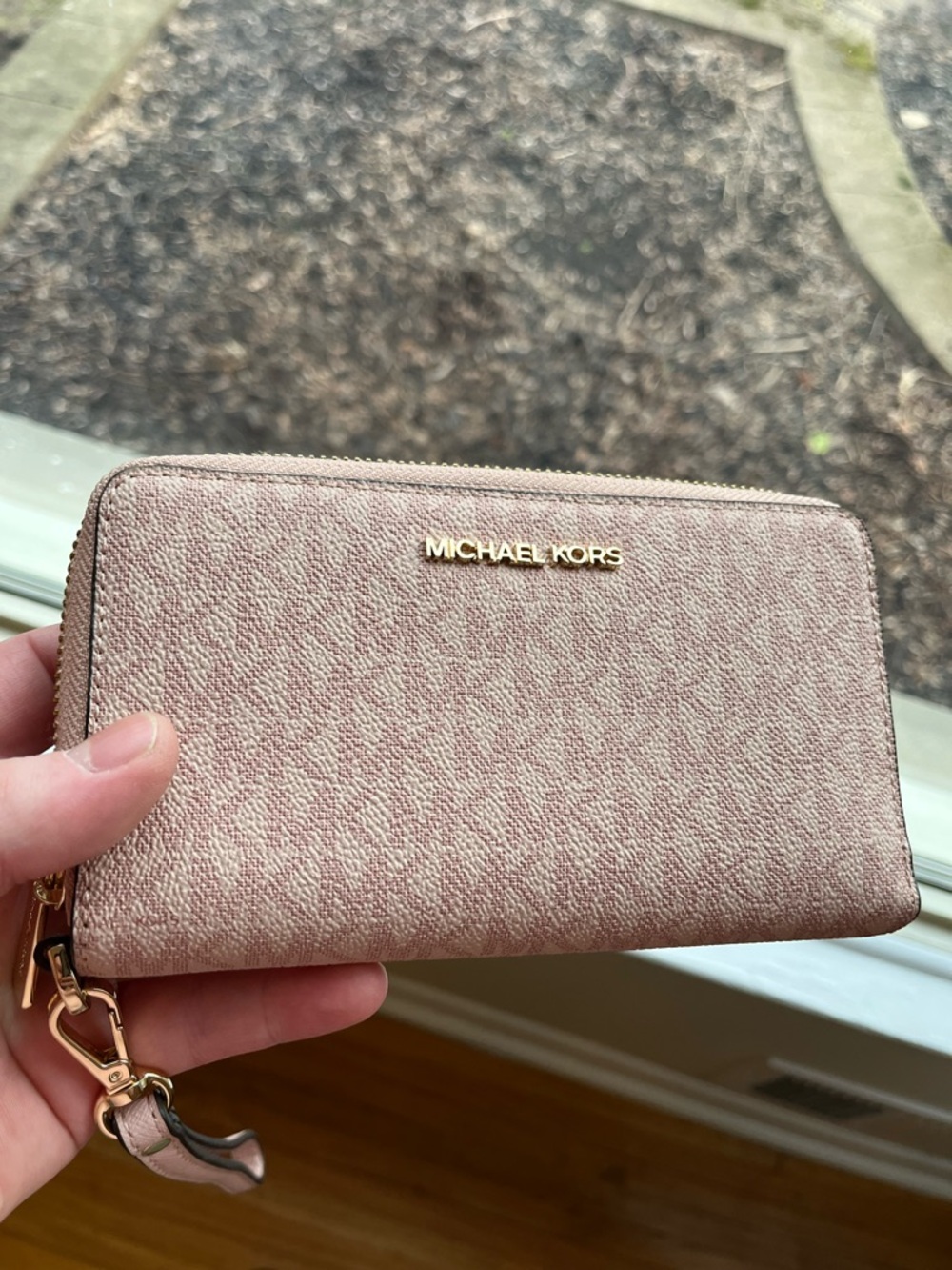 Michael Kors Clutch Wallet - Picture 2 of 4